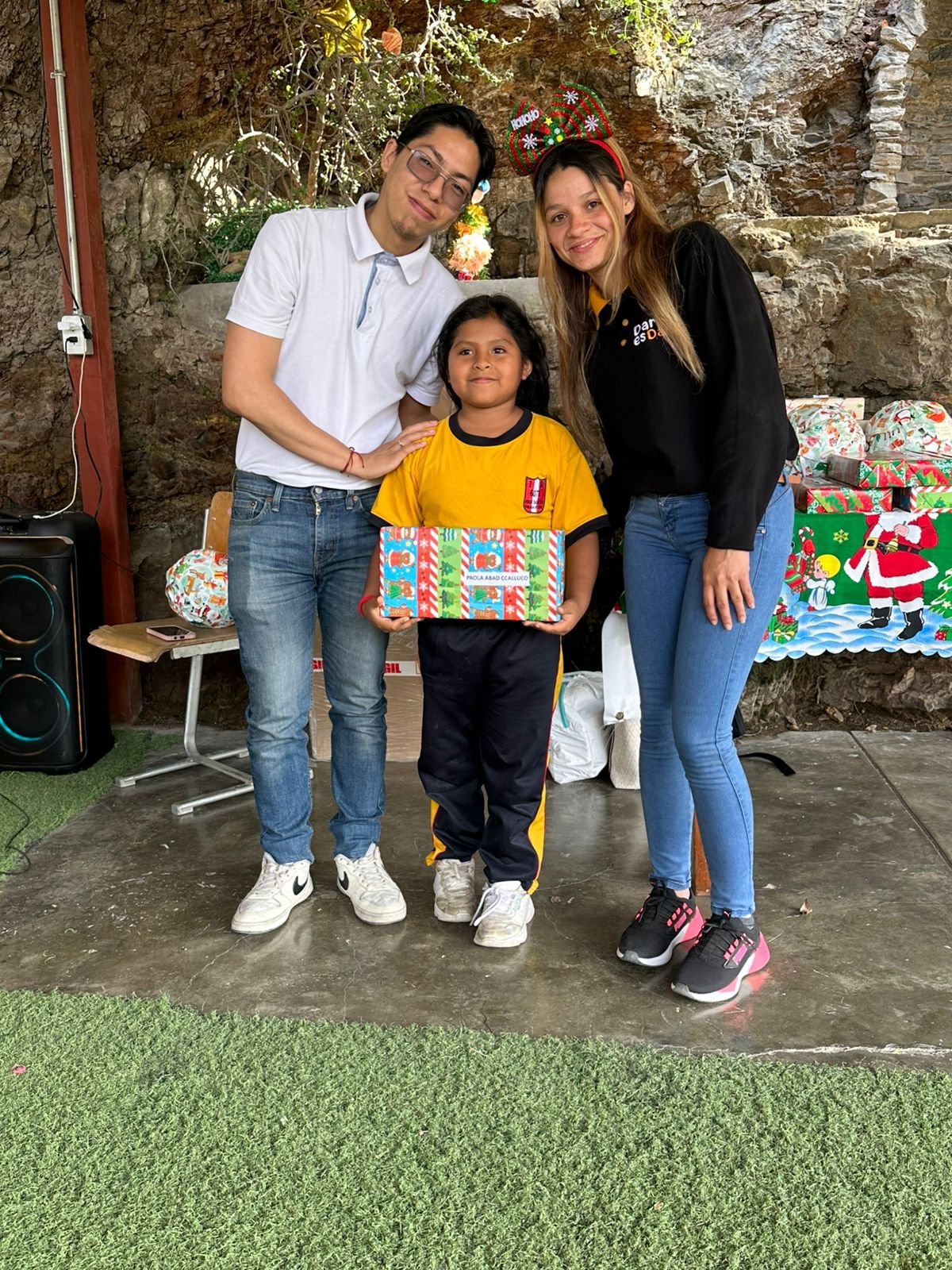 Muñecas donadas listas para alegrar a una niña